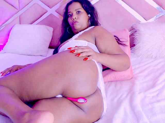 NiaPratt webcam