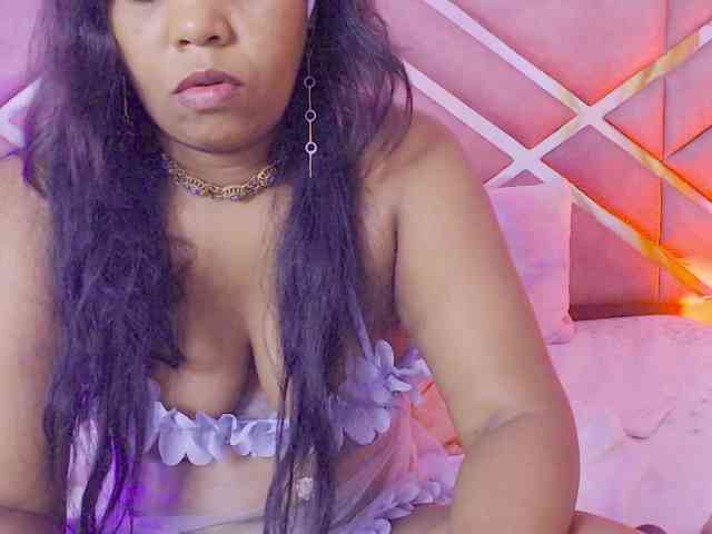 NiaPratt webcam