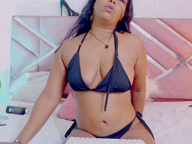 NiaPratt webcam