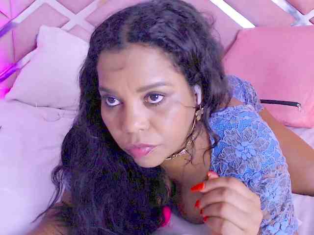 NiaPratt webcam
