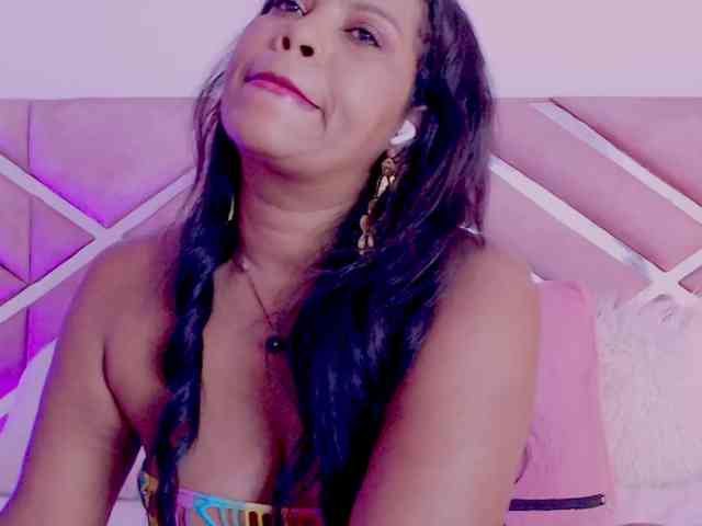 NiaPratt webcam