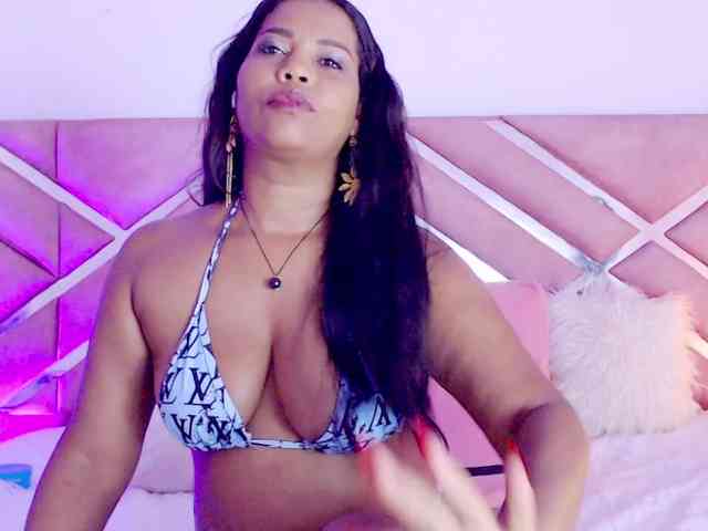 NiaPratt webcam