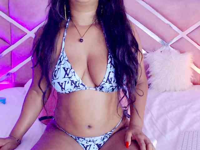 NiaPratt webcam