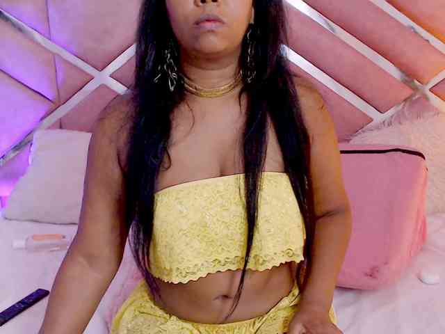 NiaPratt webcam