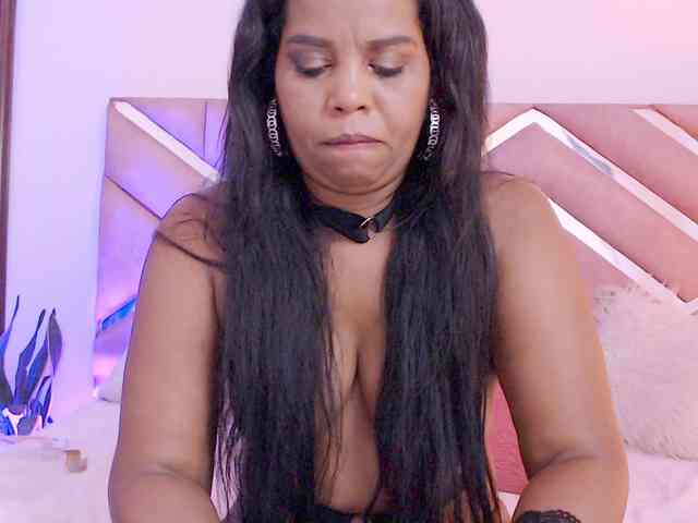 NiaPratt webcam
