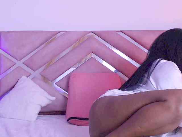 NiaPratt webcam