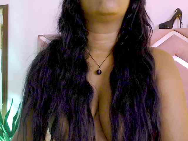 NiaPratt webcam