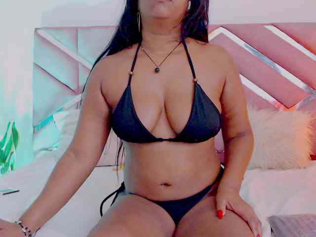 NiaPratt webcam