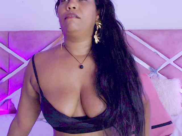 NiaPratt webcam
