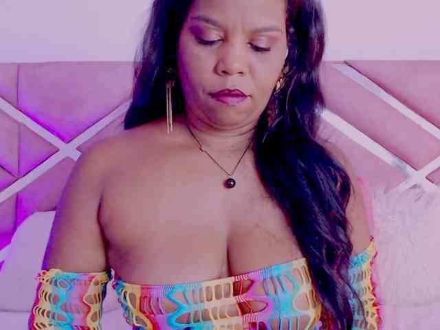 NiaPratt webcam
