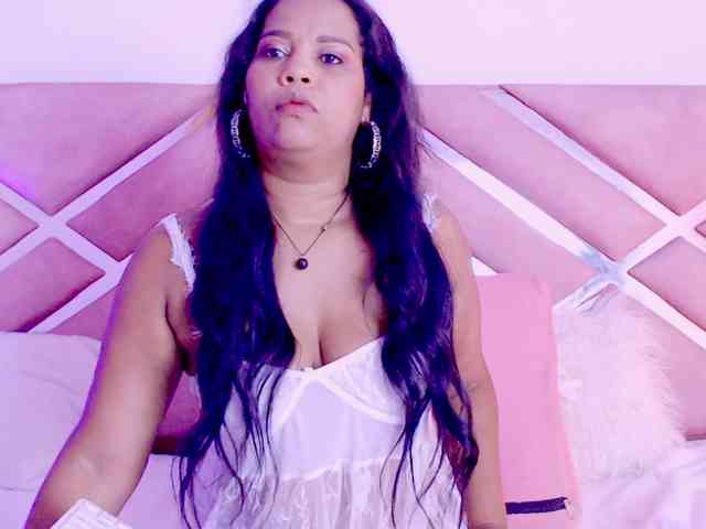 NiaPratt webcam