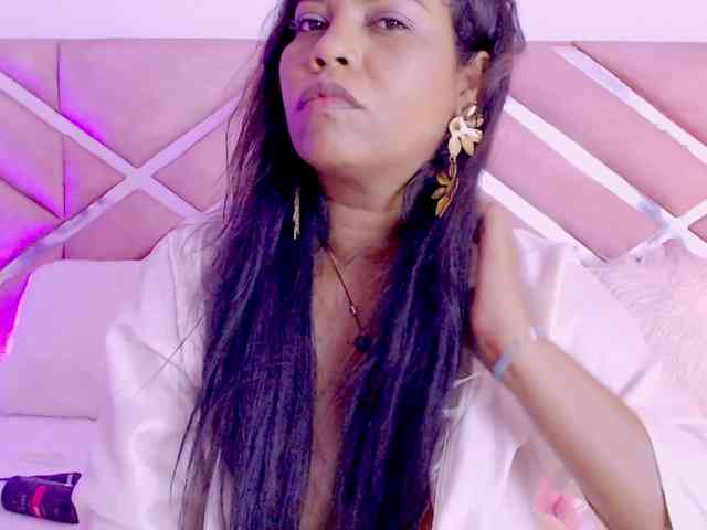 NiaPratt webcam