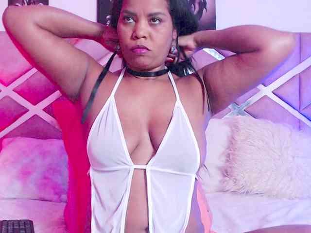 NiaPratt webcam