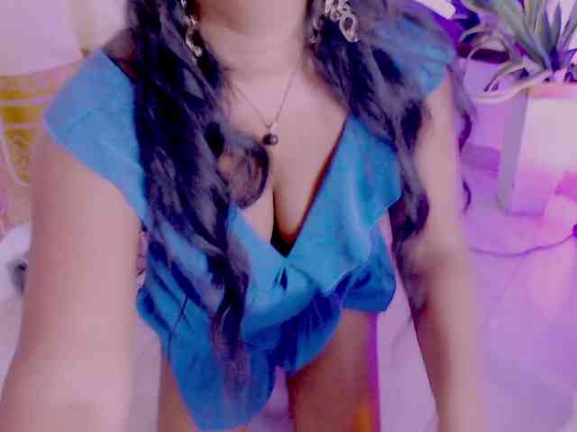 NiaPratt webcam