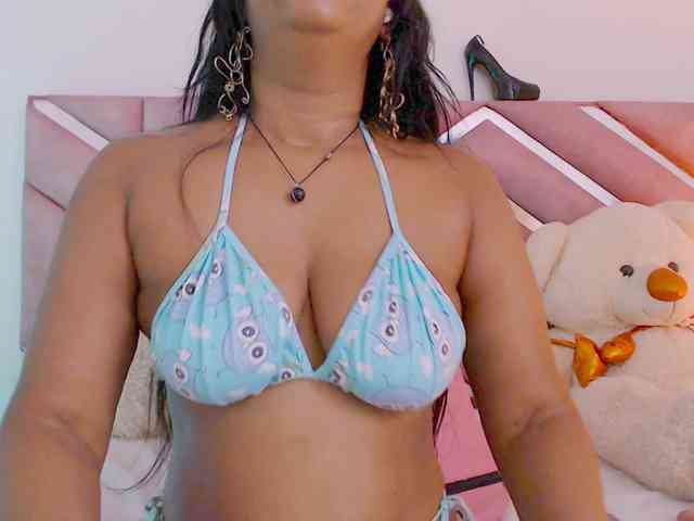 NiaPratt webcam