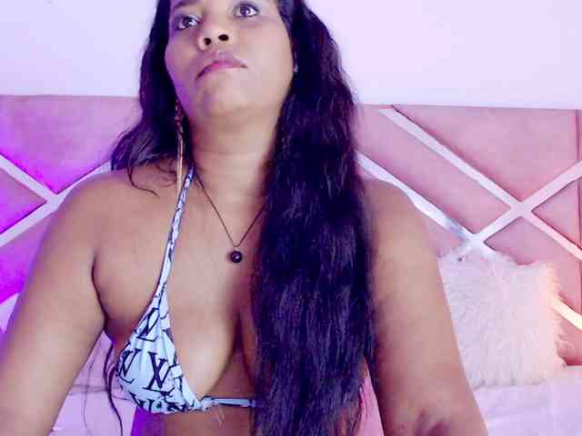 NiaPratt webcam