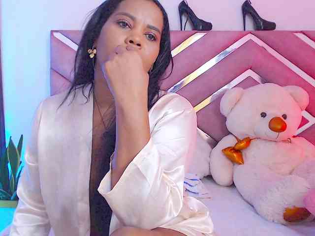 NiaPratt webcam