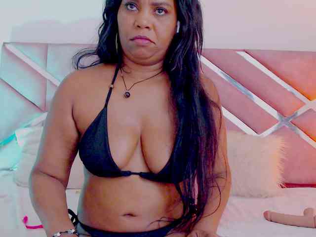 NiaPratt webcam