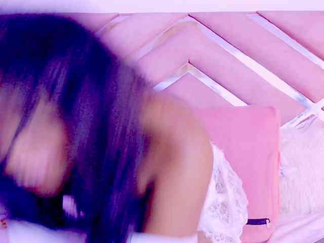 NiaPratt webcam