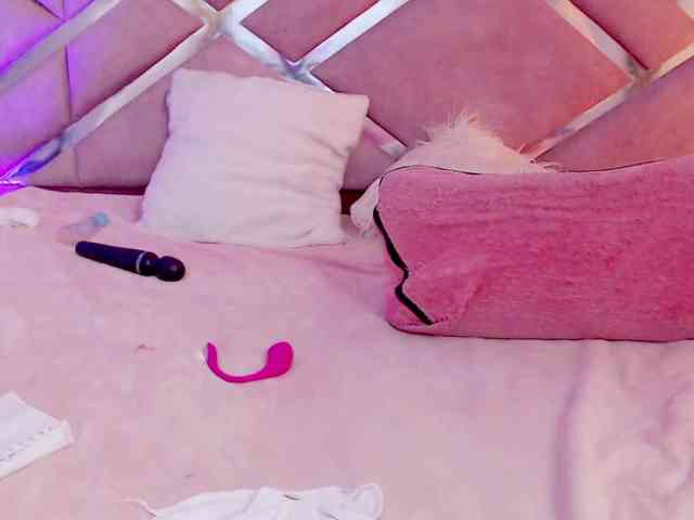 NiaPratt webcam