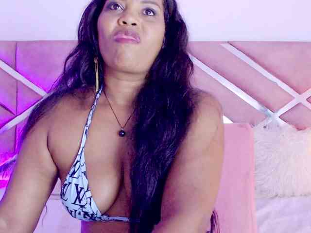 NiaPratt webcam