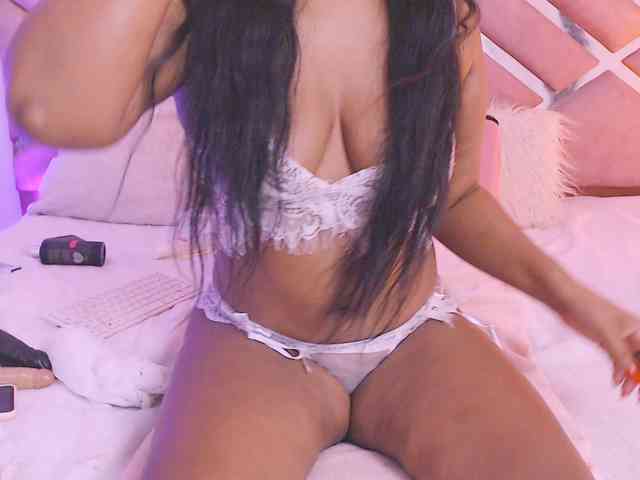 NiaPratt webcam