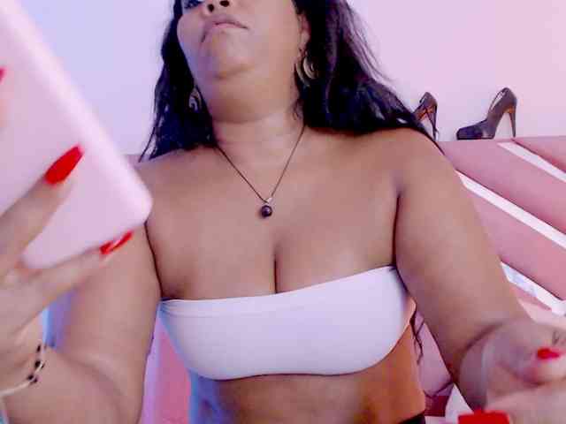 NiaPratt webcam