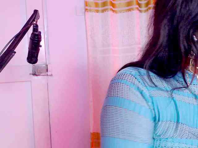 NiaPratt webcam