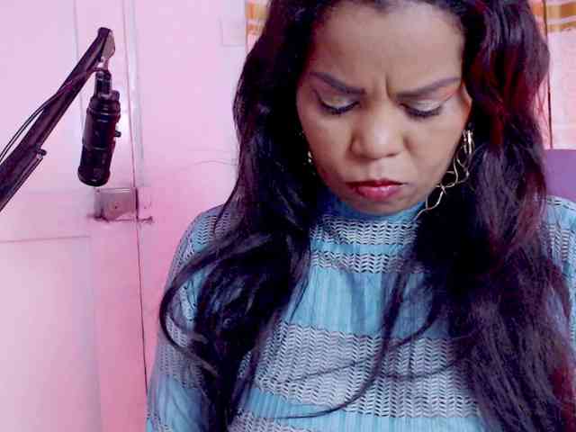 NiaPratt webcam