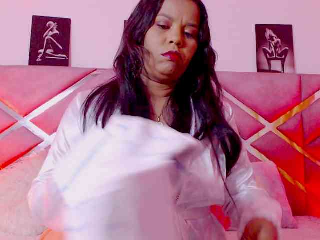 NiaPratt webcam