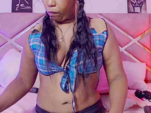 NiaPratt webcam