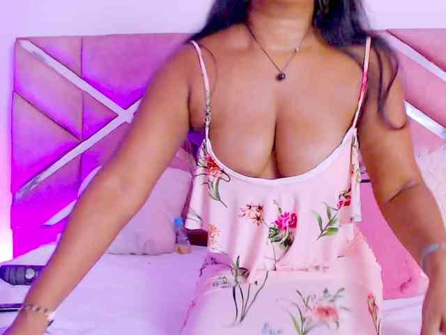 NiaPratt webcam