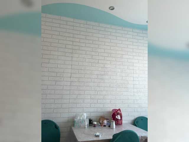 Lady-L's BongaCams show and profile