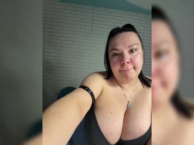 Lady-L's BongaCams show and profile