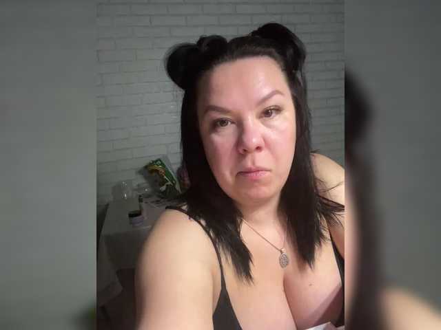 Lady-L's BongaCams show and profile