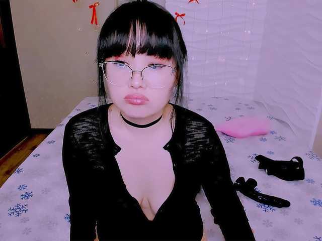 LianaYun's BongaCams show and profile