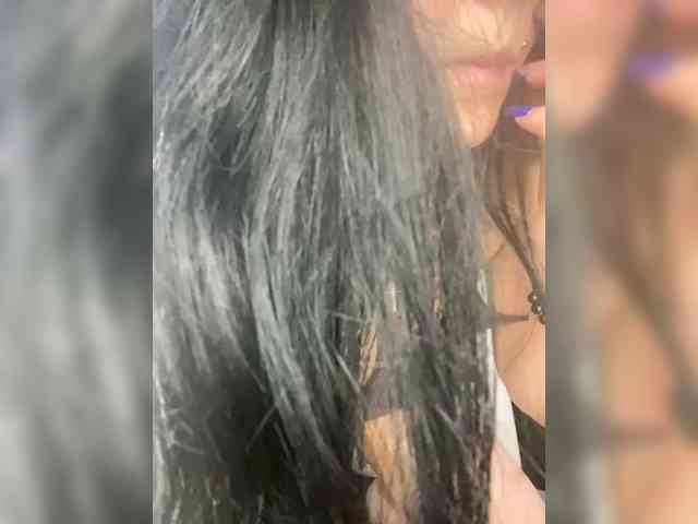 CLeoPatRa7777 webcam