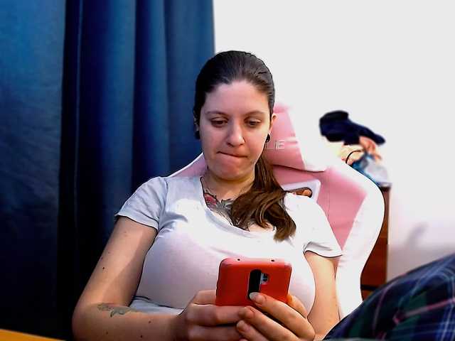 ann-mikele from BongaCams is Freechat