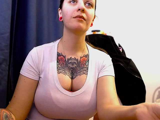 ann-mikele's BongaCams show and profile