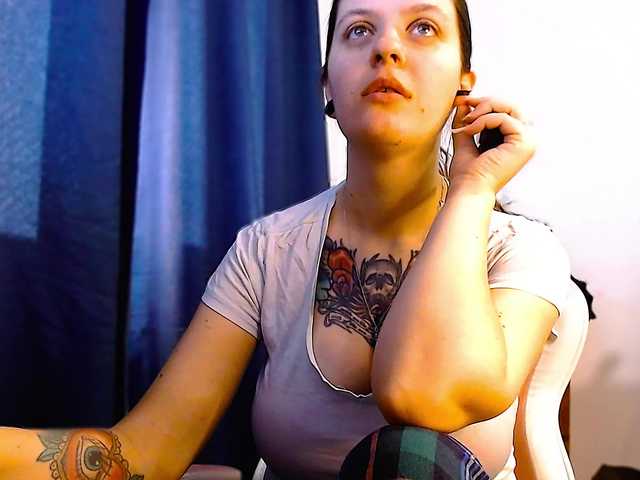 ann-mikele from BongaCams