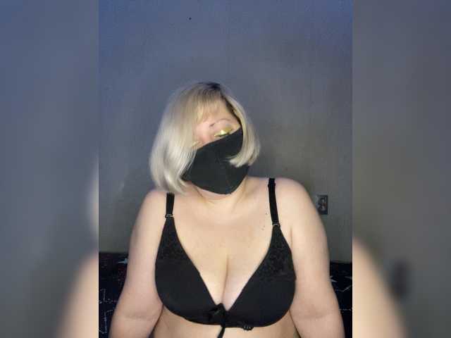 yana38a's BongaCams show and profile