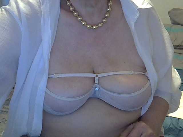 SweetCherry00's BongaCams show and profile