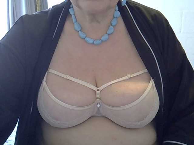 SweetCherry00's BongaCams show and profile