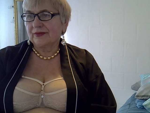 SweetCherry00's BongaCams show and profile