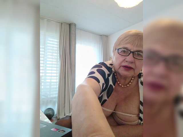 SweetCherry00's BongaCams show and profile