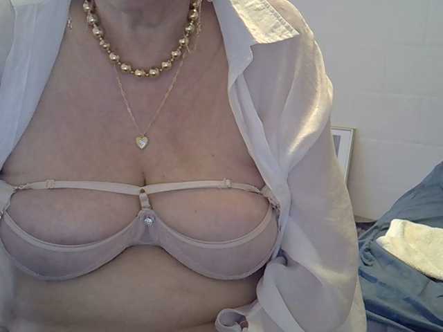 SweetCherry00's BongaCams show and profile