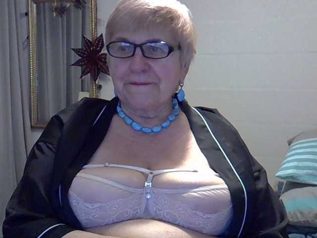 SweetCherry00's BongaCams show and profile