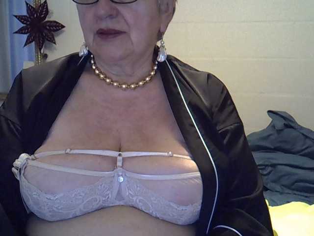 SweetCherry00's BongaCams show and profile