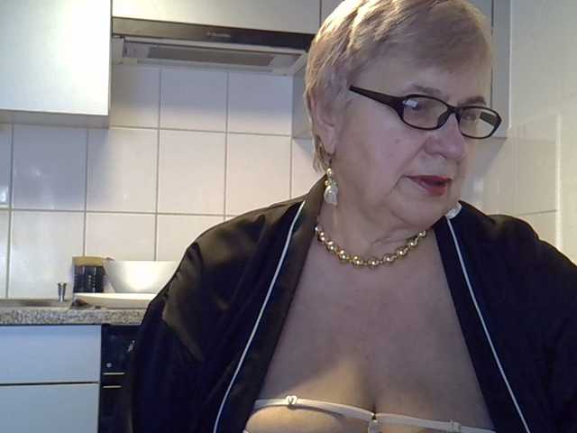 SweetCherry00's BongaCams show and profile