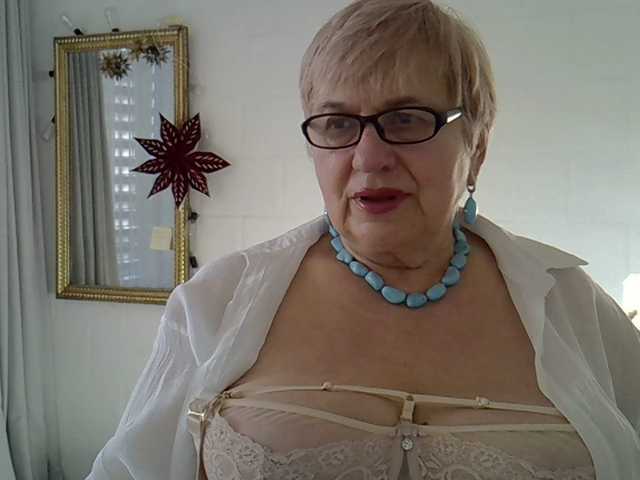 SweetCherry00's BongaCams show and profile